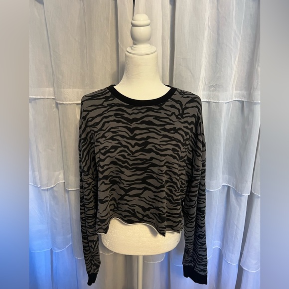 Mono B, size large, cropped, zebra, black and grey long sleeve, new with tag. - Picture 1 of 2